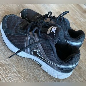 Women’s Nikes DART9